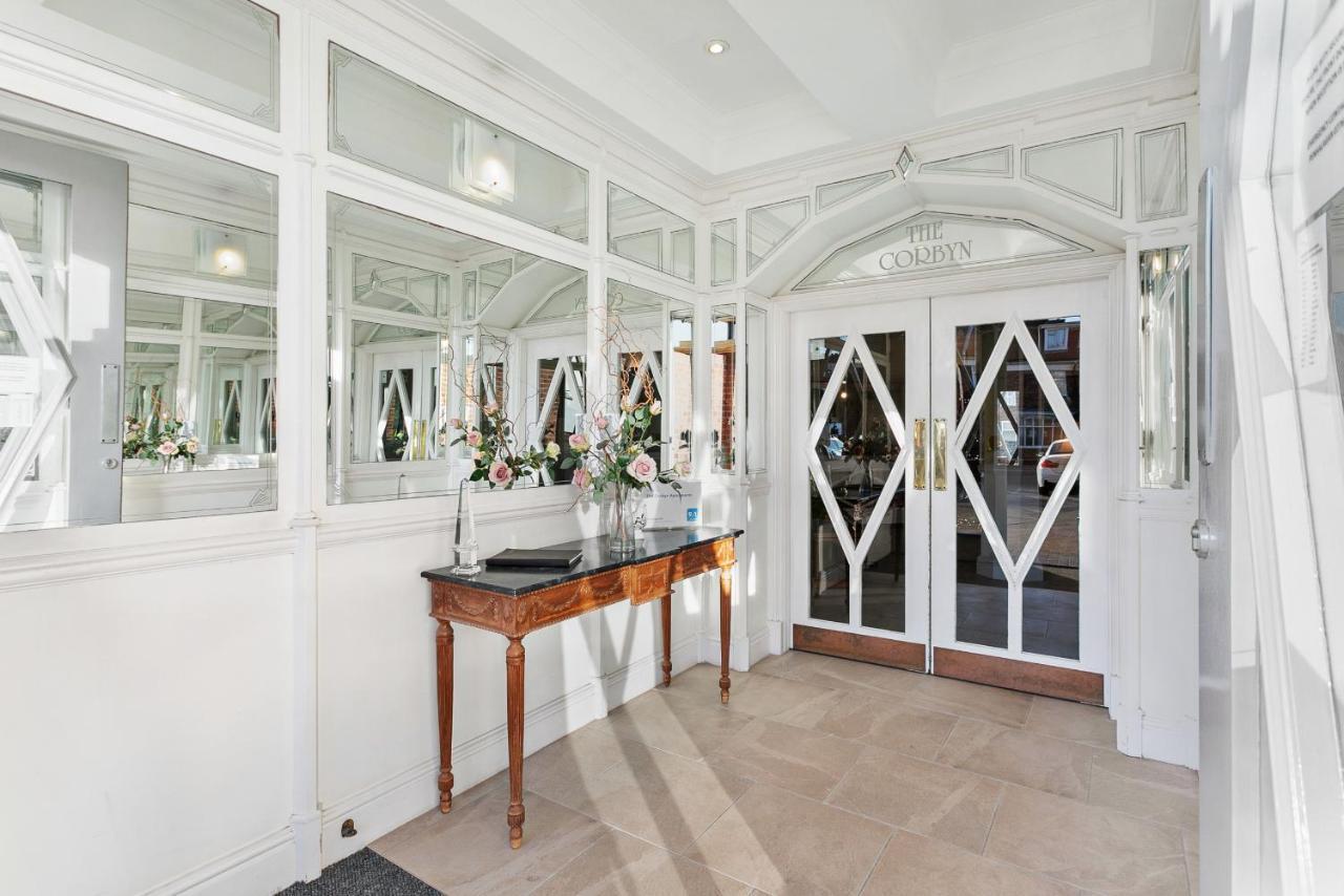 The Seaview Suites At The Corbyn Apartments Торки Экстерьер фото