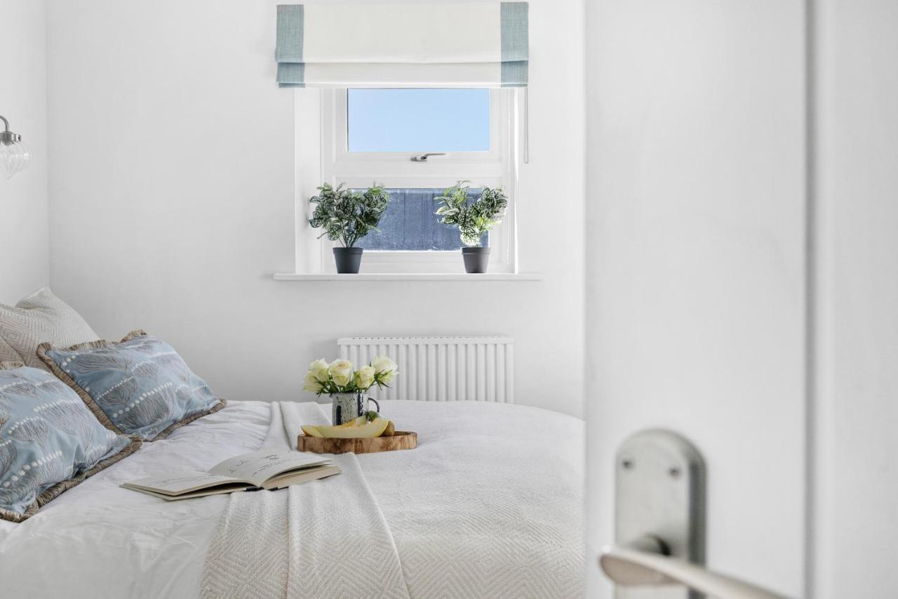 The Seaview Suites At The Corbyn Apartments Торки Экстерьер фото