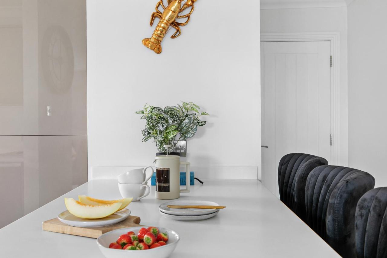 The Seaview Suites At The Corbyn Apartments Торки Экстерьер фото