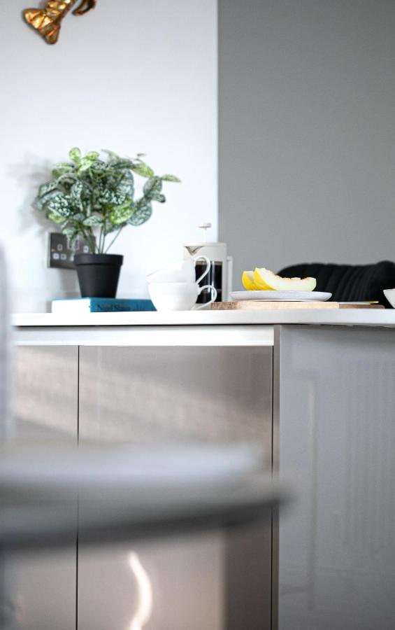 The Seaview Suites At The Corbyn Apartments Торки Экстерьер фото