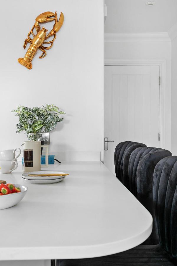 The Seaview Suites At The Corbyn Apartments Торки Экстерьер фото