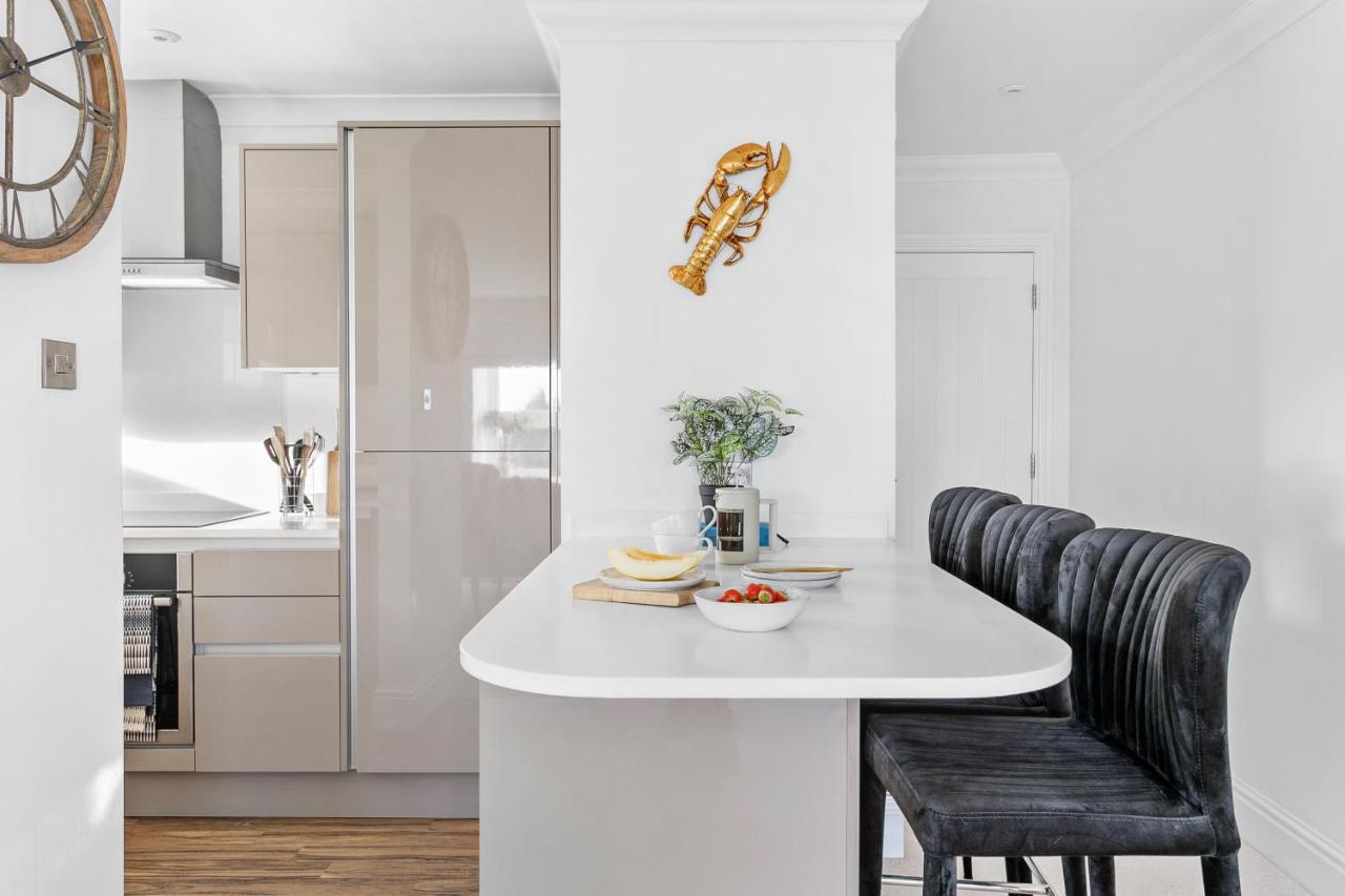 The Seaview Suites At The Corbyn Apartments Торки Экстерьер фото