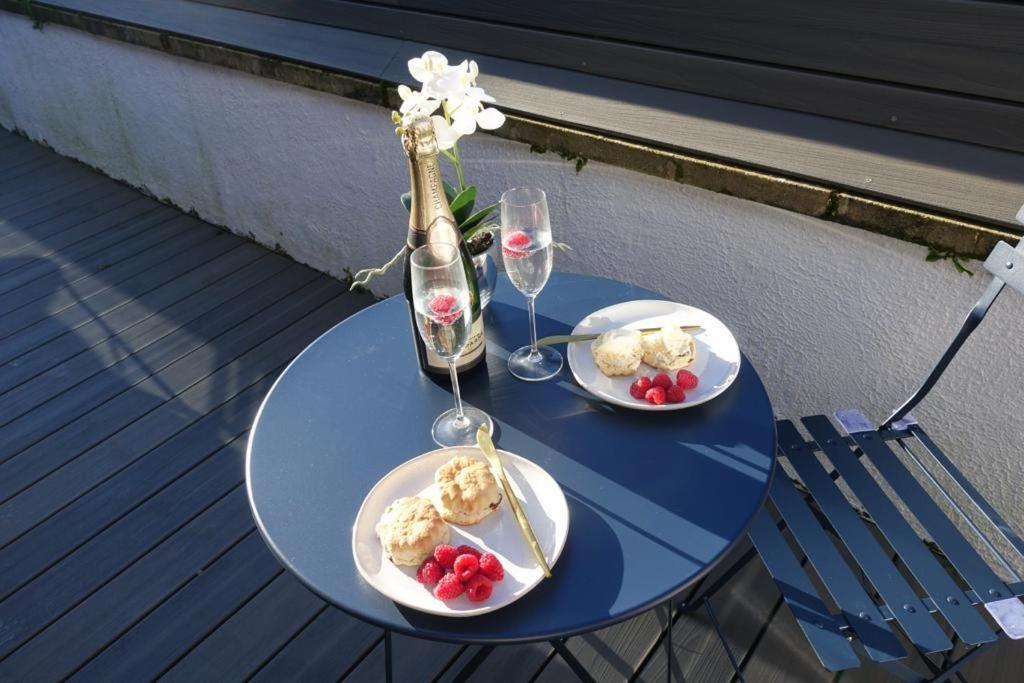 The Seaview Suites At The Corbyn Apartments Торки Экстерьер фото